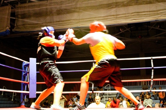 National boxing champ prepares 5th AR Soldiers for boxing smoker
