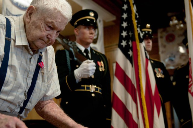 WWII veteran receives award after 68 years