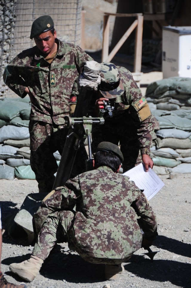 Hang! Fire! Currahes teach the ANA basic 82mm mortar skills