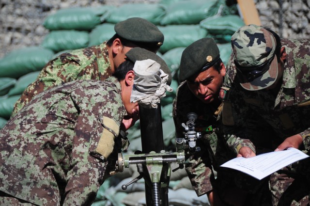 Hang! Fire! Currahes teach the ANA basic 82mm mortar skills