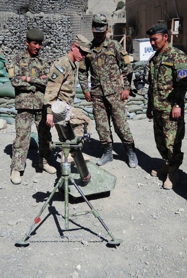 Hang! Fire! Currahes teach the ANA basic 82mm mortar skills