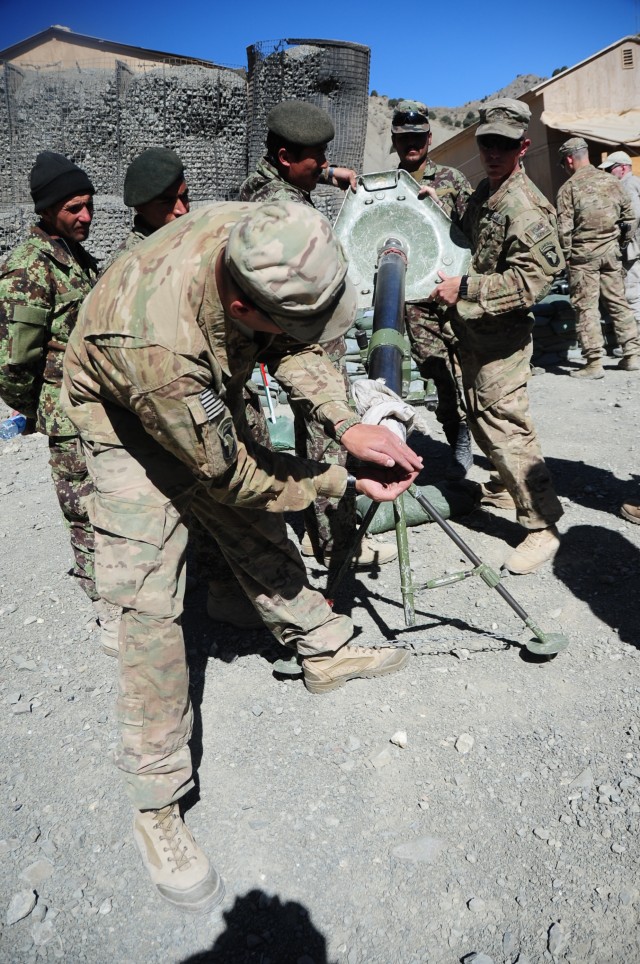 Hang! Fire! Currahes teach the ANA basic 82mm mortar skills