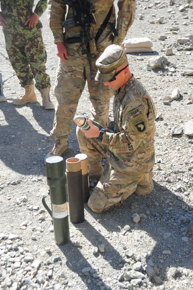 Hang! Fire! Currahes teach the ANA basic 82mm mortar skills