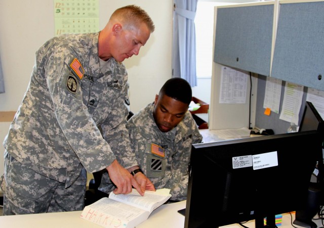 Soldiers help make joint contracting team successful for the Pacific