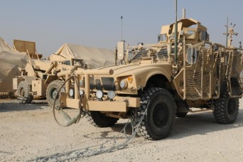 'Lifeliners' prep Soldiers, vehicles for Afghanistan winter hazards ...