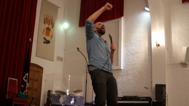 American Idol finalist delivers anti-bullying message to Schweinfurt's youth