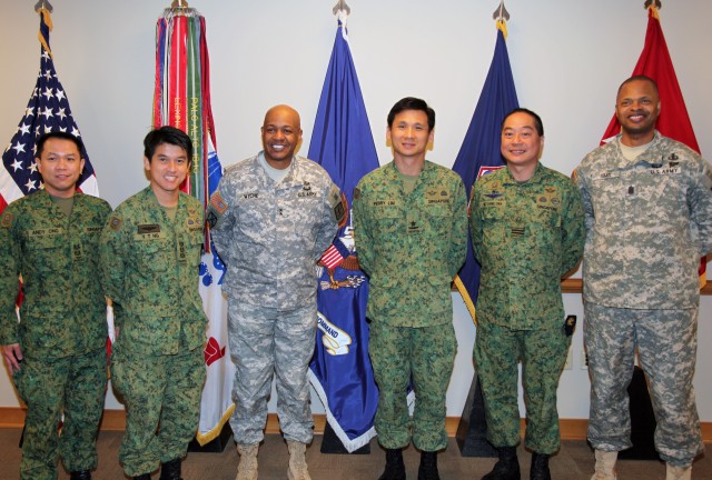 CASCOM welcomes Singapore military delegation