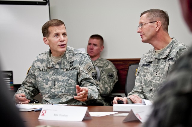 Chief of Army Reserve opens floor, answers Soldiers' questions