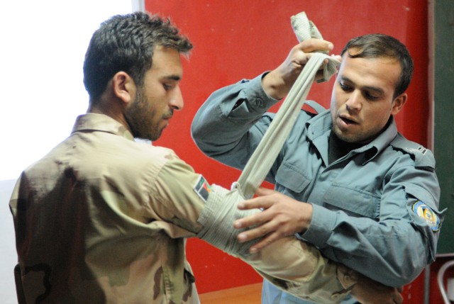 Afghan Police transfer their own skills and knowledge