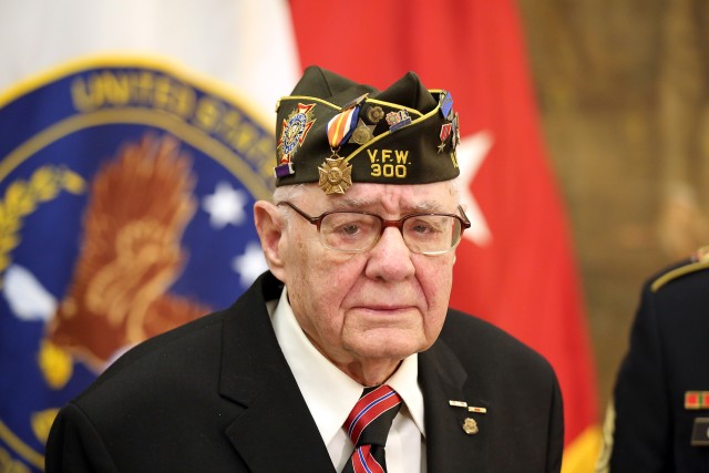 Army Reserve Unit Honors Native Chicagoan World War Ii Veteran 68 Years After Service Article