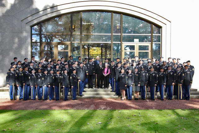 Army Reserve Soldiers take group photo with U.S. Army World War II Veteran