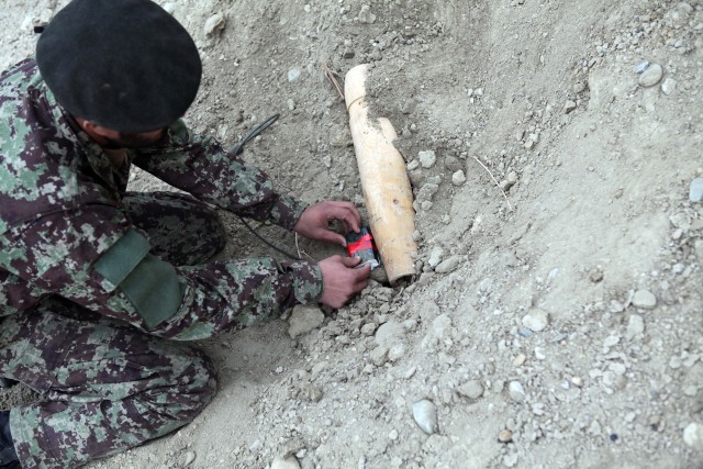 Afghan soldiers conduct training at the Explosives Hazard Reduction Course