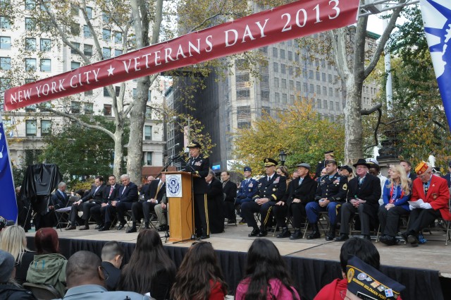 Retired 4-star kicks off Veterans Day