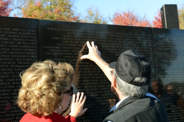 Thousands on Veterans Day in DC pause to remember fallen Vietnam veterans