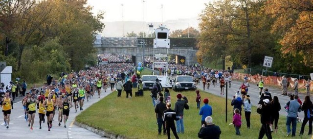 Navy Yard workers run to remember co-workers