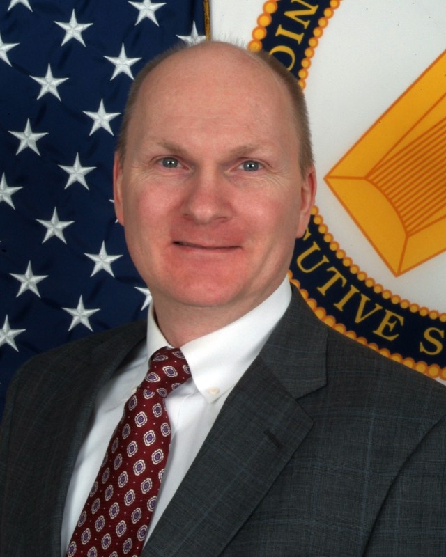 Hutchison Receives AUSA Award