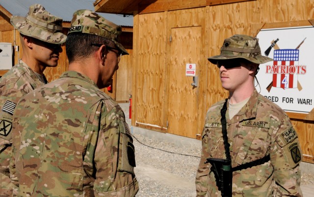 Commander, 10th Mountain Division, recognizes Patriots