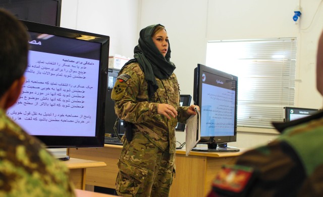 ISAF Soldiers teach ANA public affairs