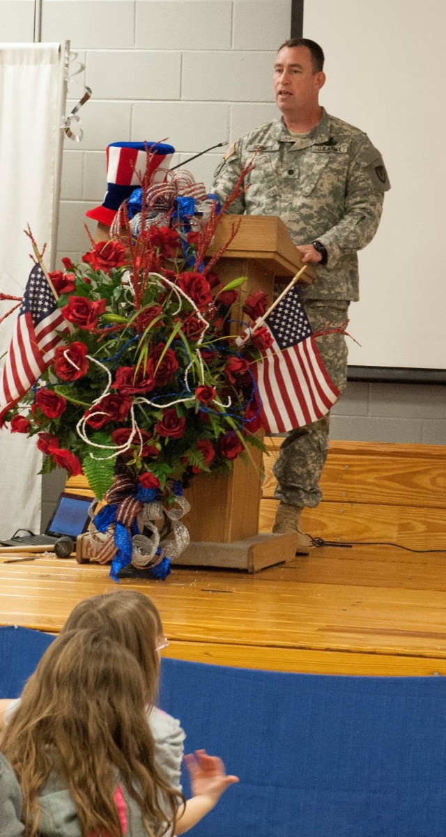 Schmitt celebrates Veterans Day with Wellborn Elementary students