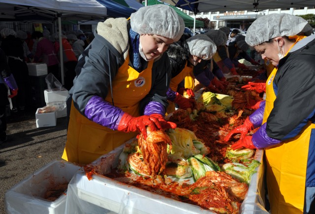 U.S. volunteers make Kimchi for Korean community