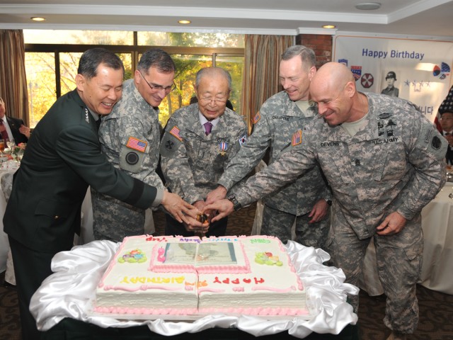 Leaders celebrate legendary Korean War general