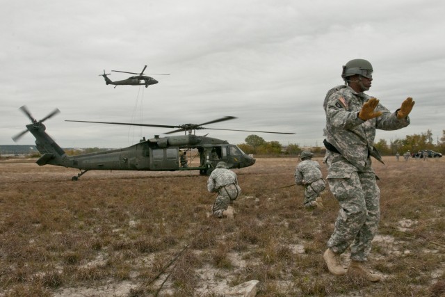 Air Assault School instructor keeps Soldiers safe during rappel testing