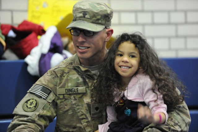 Soldiers from, 1st Squadron, 2nd Cavalry Regiment return home