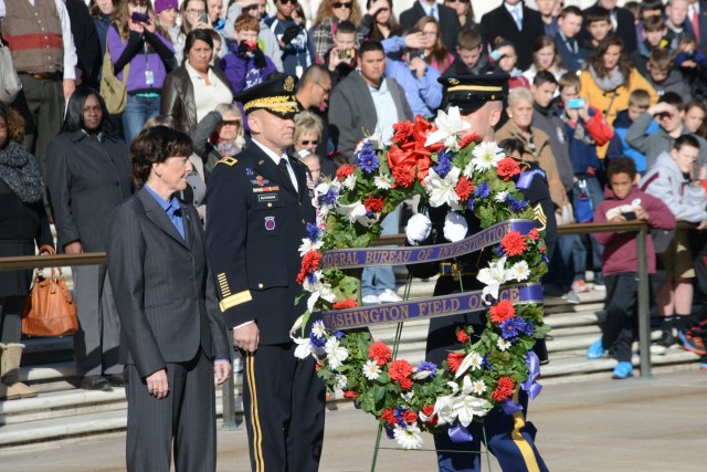 FBI Washington Field Office lay wreath at the Tomb of the Unknown Soldier