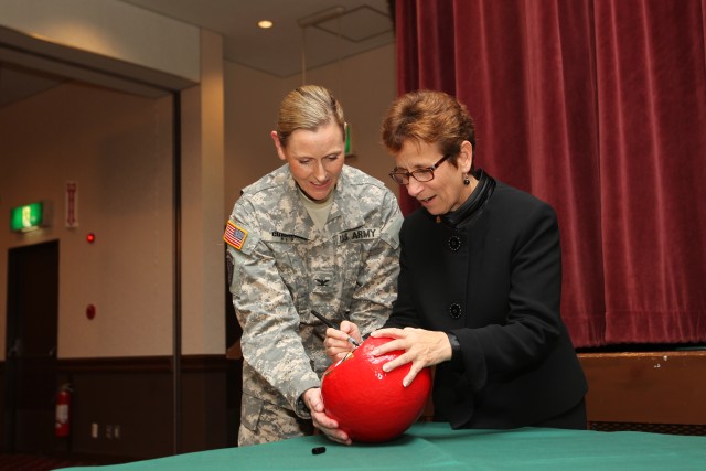 U.S. Army Garrison Japan welcomes first female commander