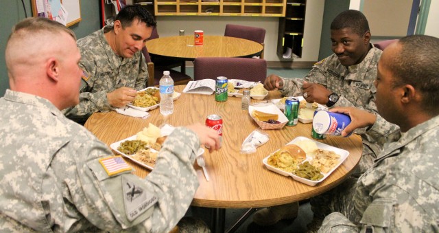 5th AR BDE serves Thanksgiving lunch to students, parents