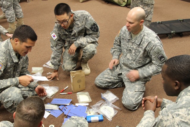 Soldiers Learn how to Keep an Airway Opened