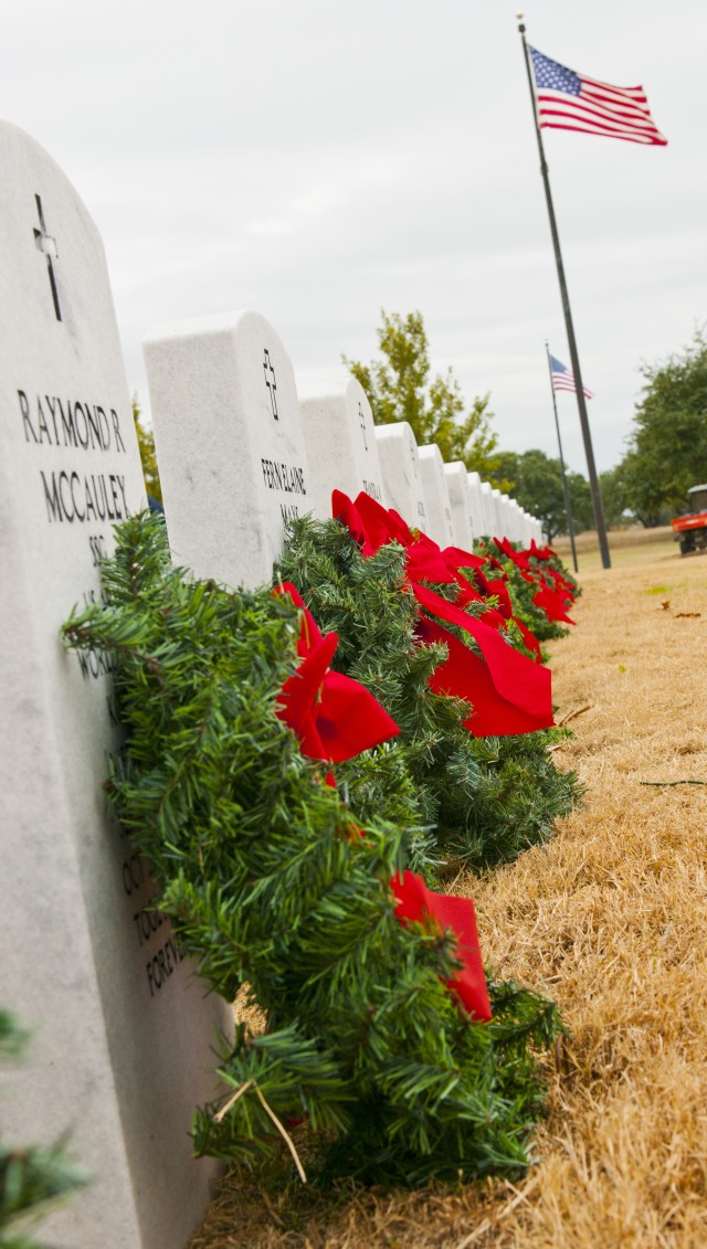 Christmas wreaths brighten veterans cemetery