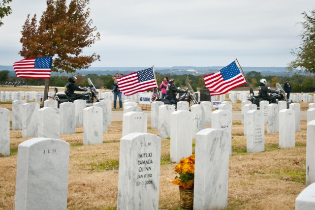 Patriot Guard Riders escort 5,000 Christmas wreaths to veterans cemetery