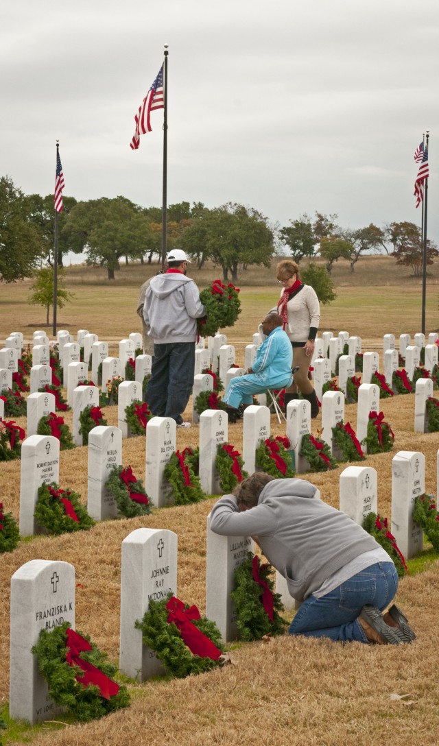 Christmas brings color, grief to Central Texas State Veterans Cemetery