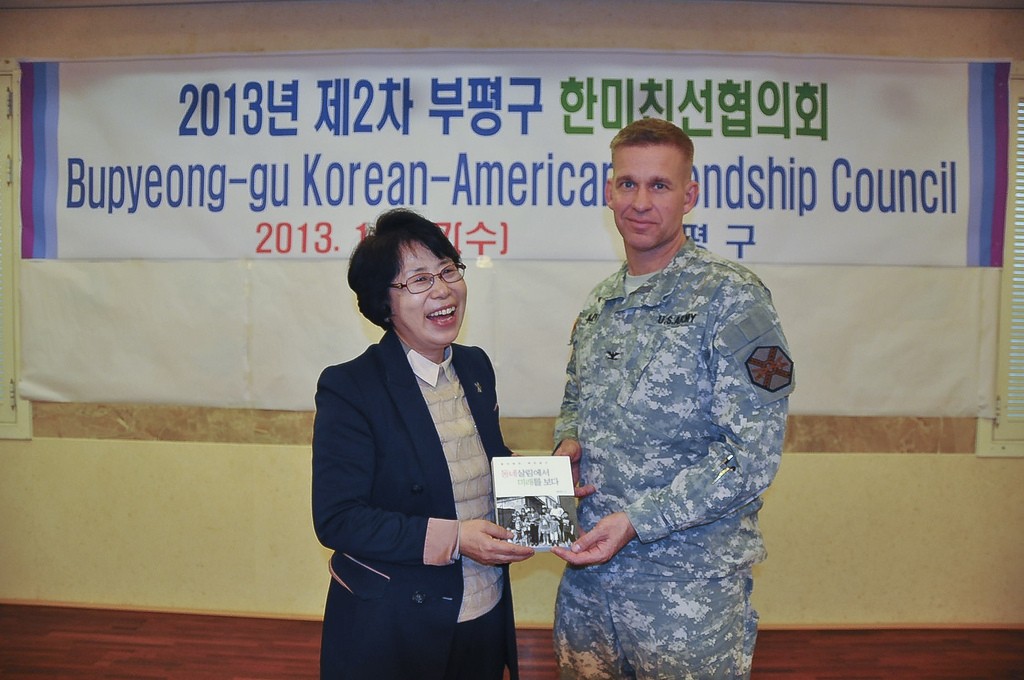 Military Civil Leaders Strengthen Rok U S Alliance Article The United States Army