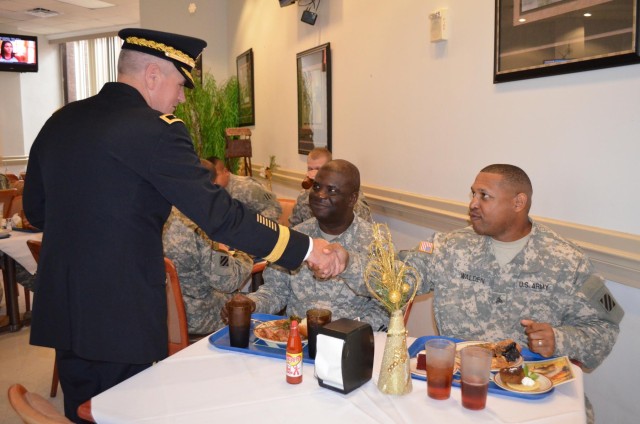 3rd Infantry Division Thanksgiving tour of dining facilities