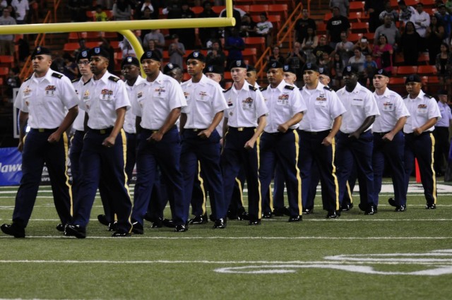 Soldiers, spouses honored at Hawaii vs. West Point football game