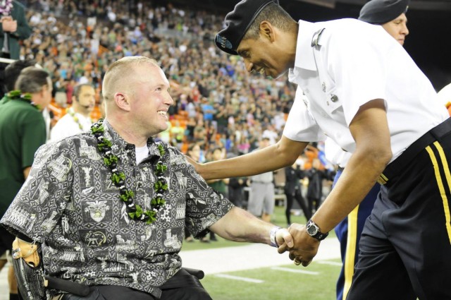 Soldiers, spouses honored at Hawaii vs. West Point football game
