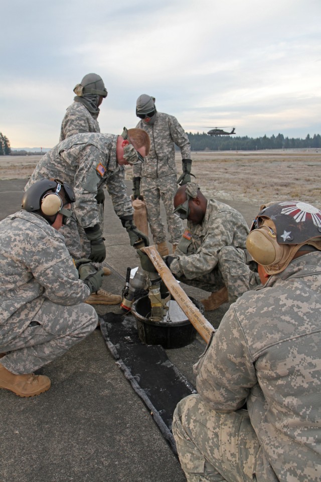 Raptor refueling goes hot on JBLM