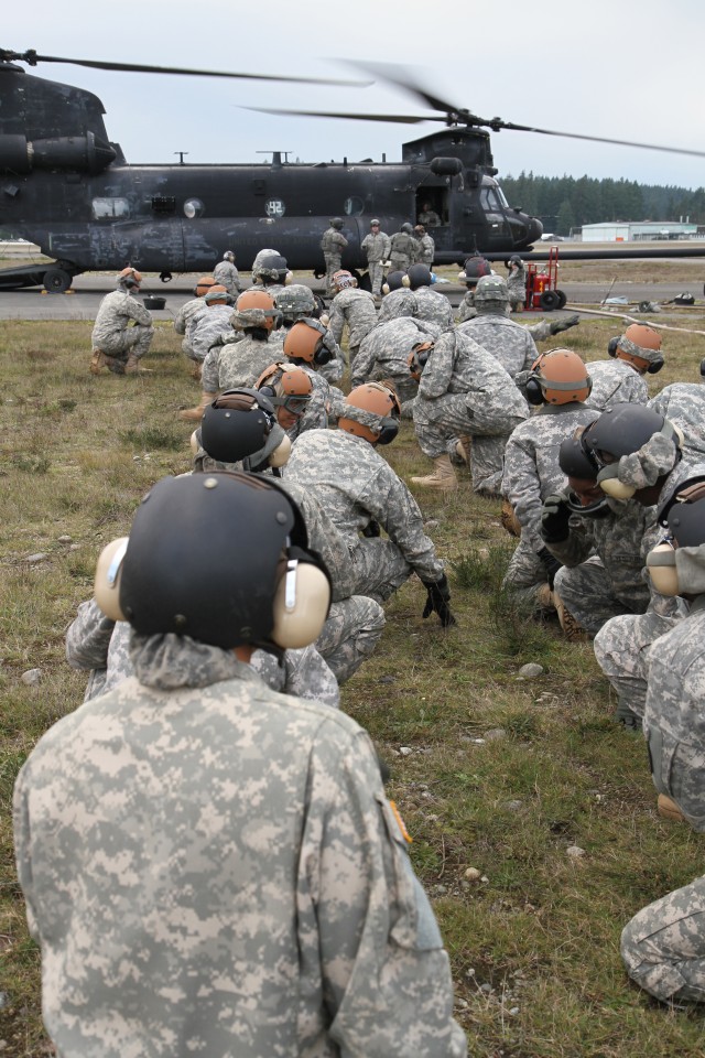 Raptor refueling goes hot on JBLM