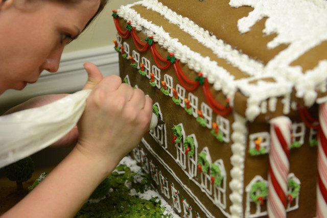 Soldiers create gingerbread house of U.S. Capitol in exquisite detail