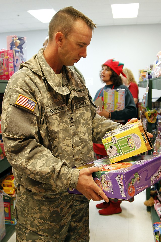 Santa's Workshop brightens holidays for Dragon Families
