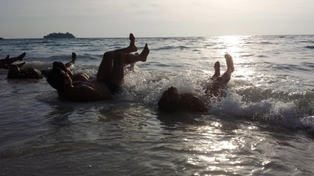 Army, Cambodia divers work together to de-mine Pacific waters
