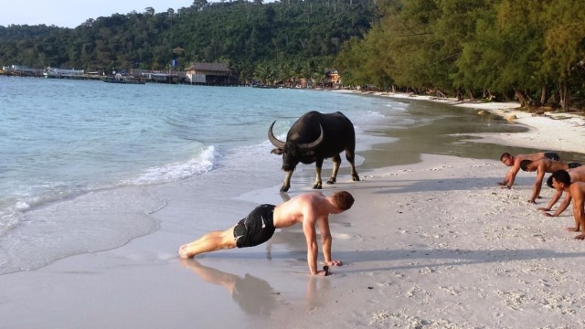 Army, Cambodia divers work together to de-mine Pacific waters