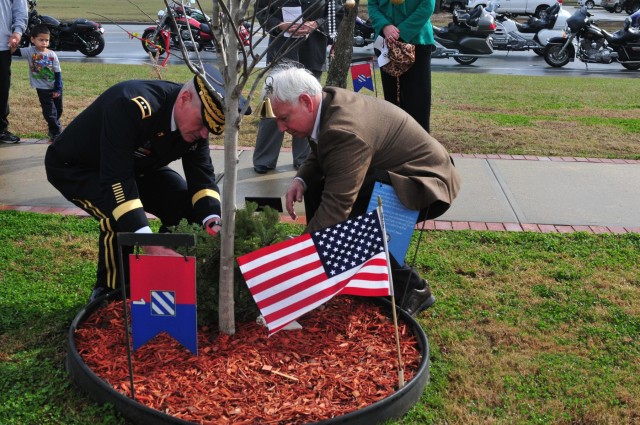 Marne Division, community pay tribute during holidays