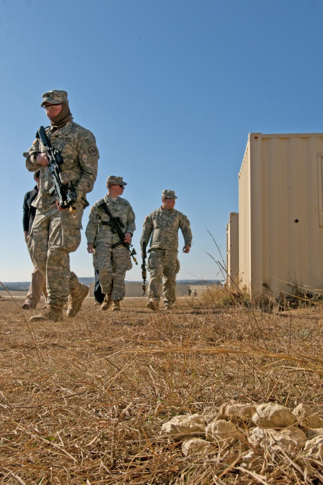 3rd Cavalry Regiment Soldiers go through memory exercise obstacle course