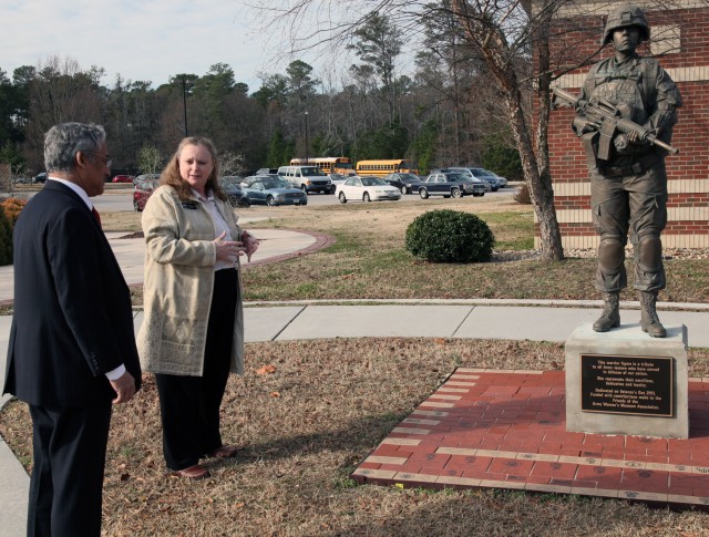 CASCOM hosts Congressman for training, quality of life visit