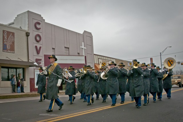1st Cavalry Division Band leads Children's Christmas Parade