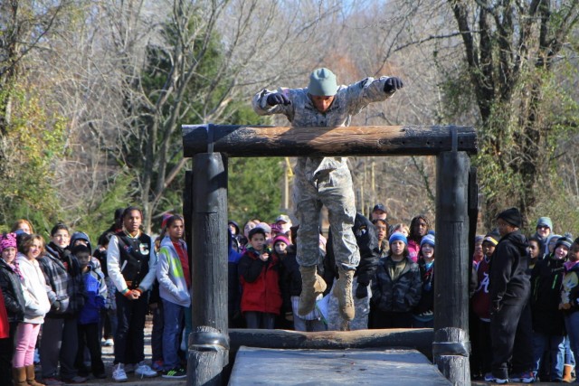 Currahees facilitate local 5th grade class field trip