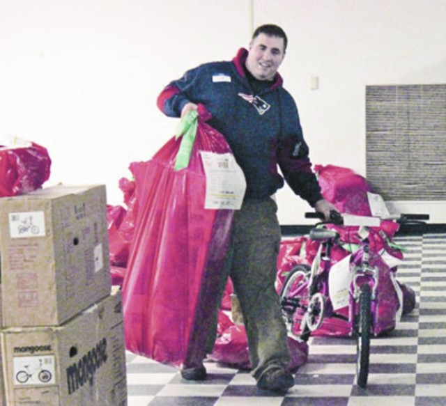 Fort Meade Benefits from USO Operation Elf